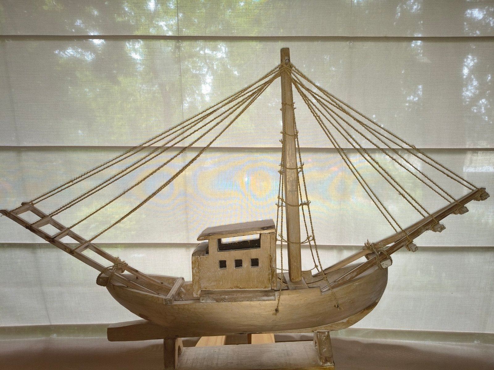 Houten scheepsmodel - Decoratief vissersbootje, Hobby en Vrije tijd, Modelbouw | Boten en Schepen, Ophalen of Verzenden, Gebruikt
