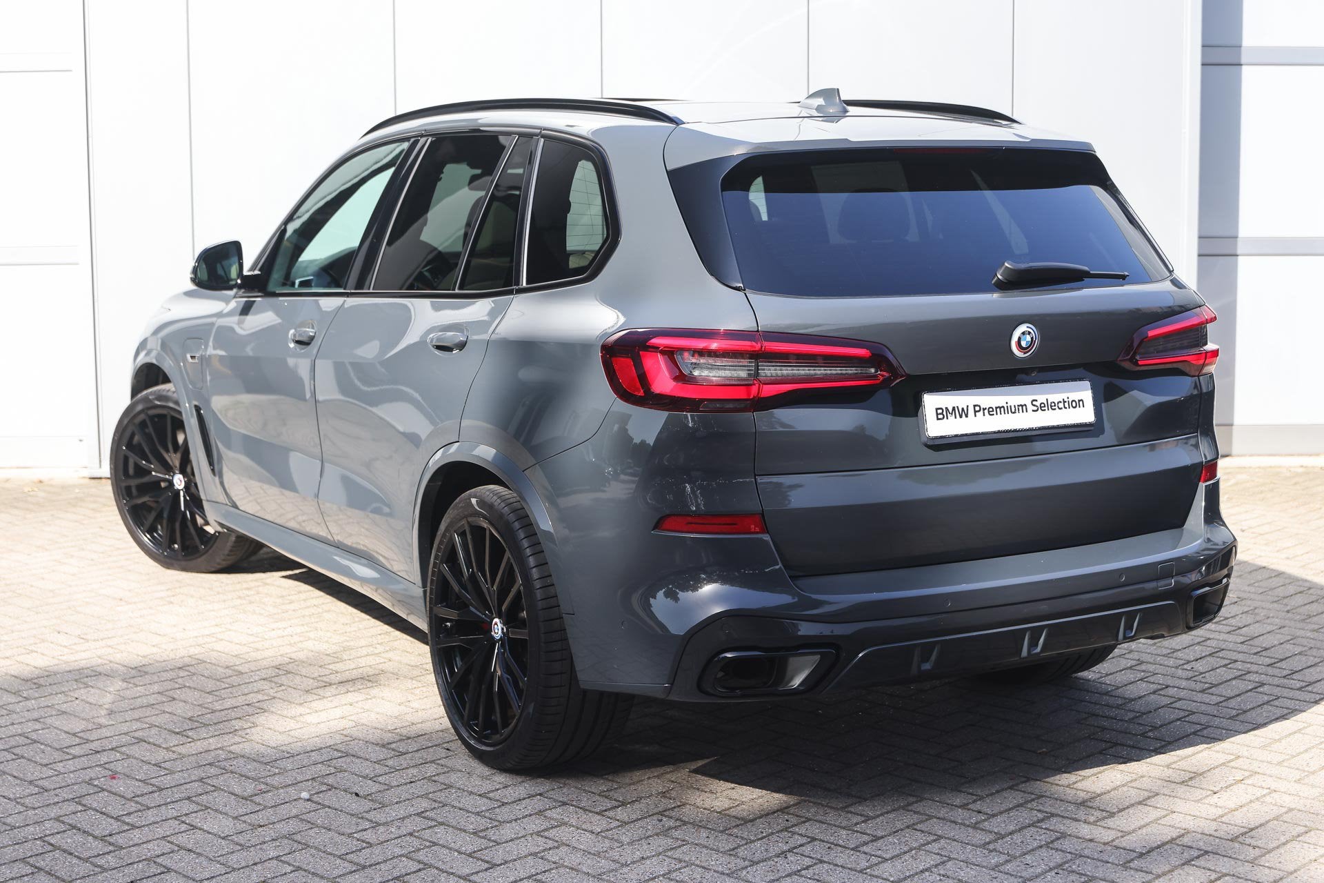 BMW X5 xDrive45e High Executive M Sport Automaat / Panoramad, Auto's, Dealer onderhouden, Gebruikt, 394 pk, Met garantie (alle)