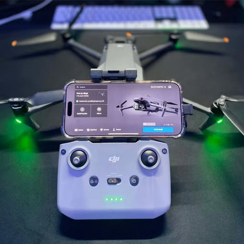 DJI Mavic 3 Fly More Combo | ZGAN | 3 Accu's | BTW, 30 tot 45 minuten, Zo goed als nieuw, DJI, Professionele drone