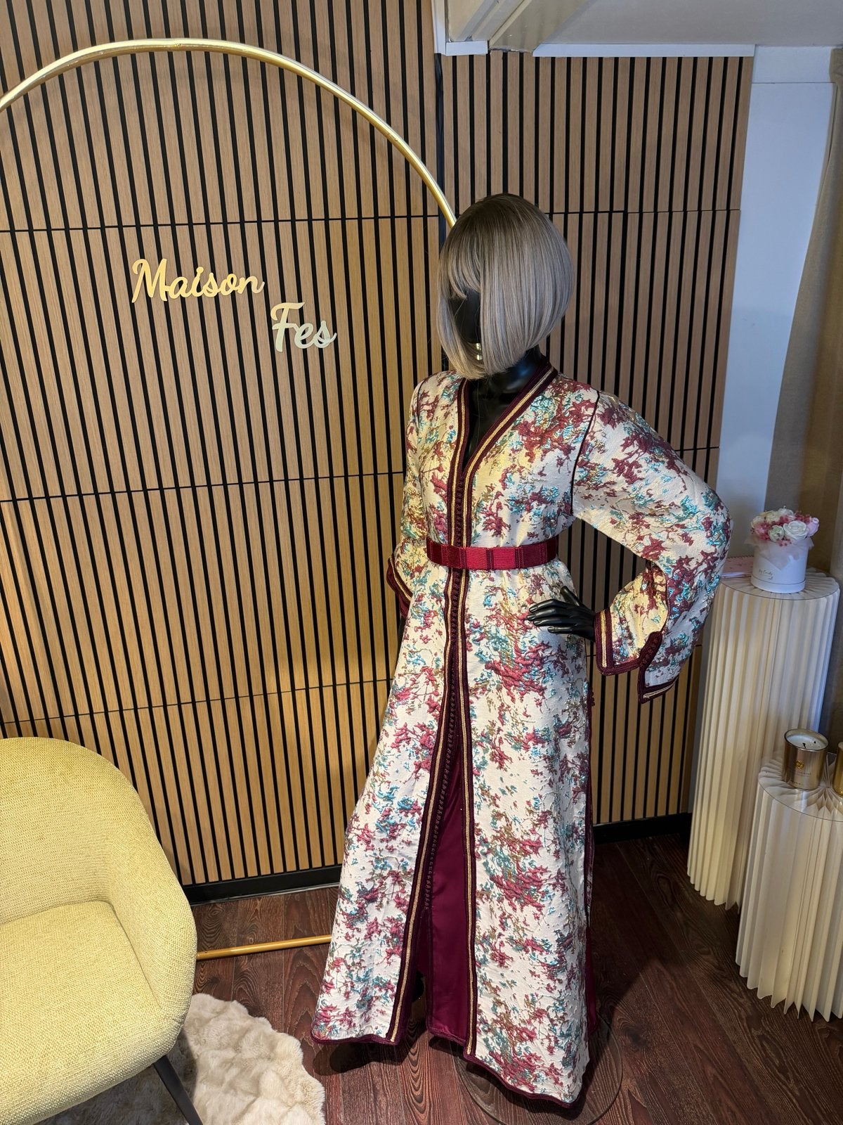 Takchita / Caftan te huur in Breda, Maat 38/40 (M), Overige typen, Meerkleurig, Ophalen of Verzenden