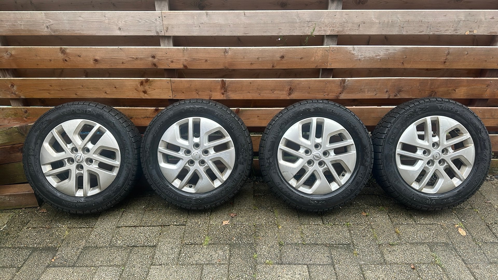 4x winterband op velg Opel Vivaro/Renault Trafic 215/60R 17”, Ophalen