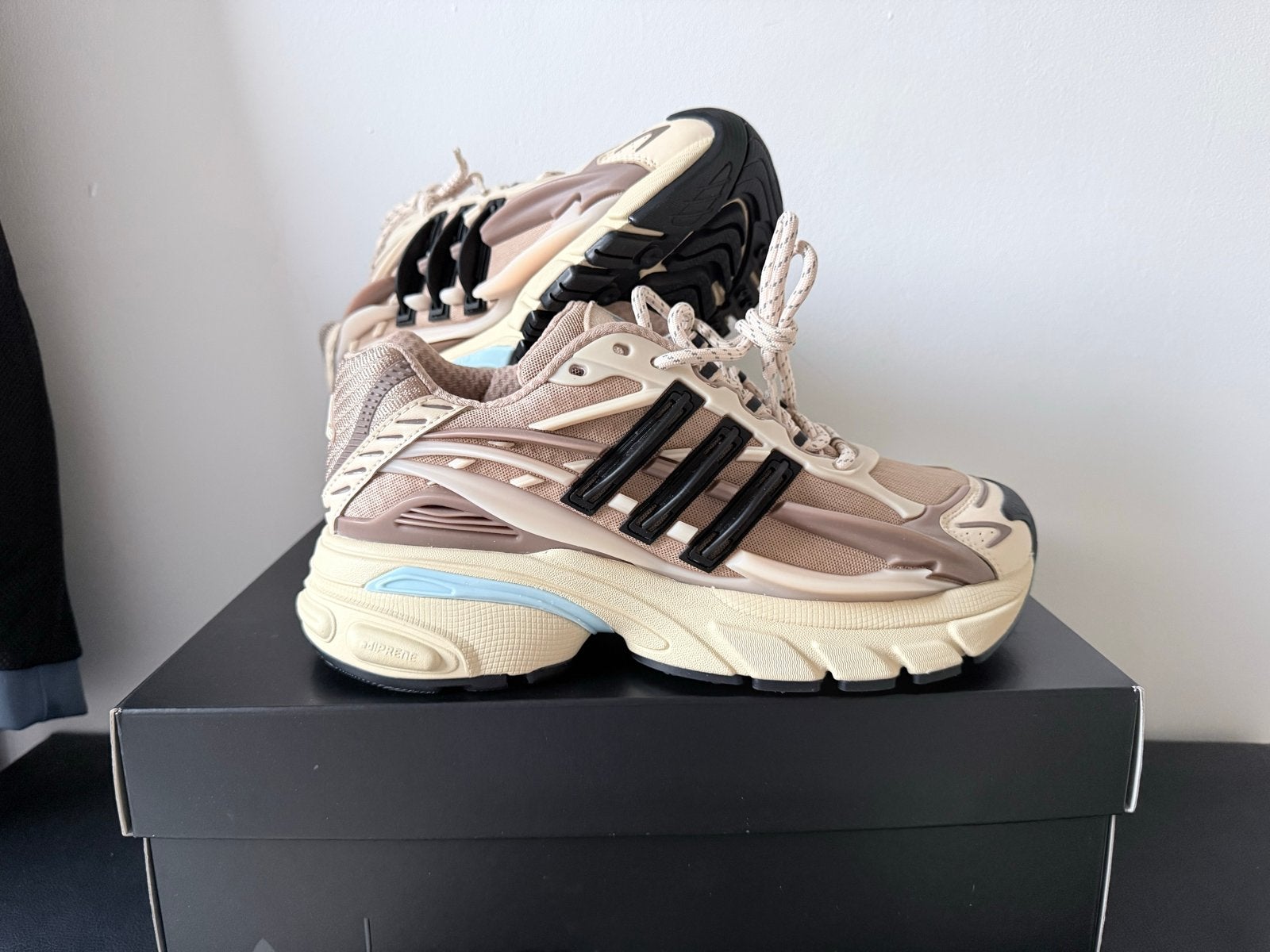 Adidas PW Adistar Jellyfish Sneakers - Nieuw in doos, Ophalen of Verzenden, Nieuw, Beige, Sneakers of Gympen