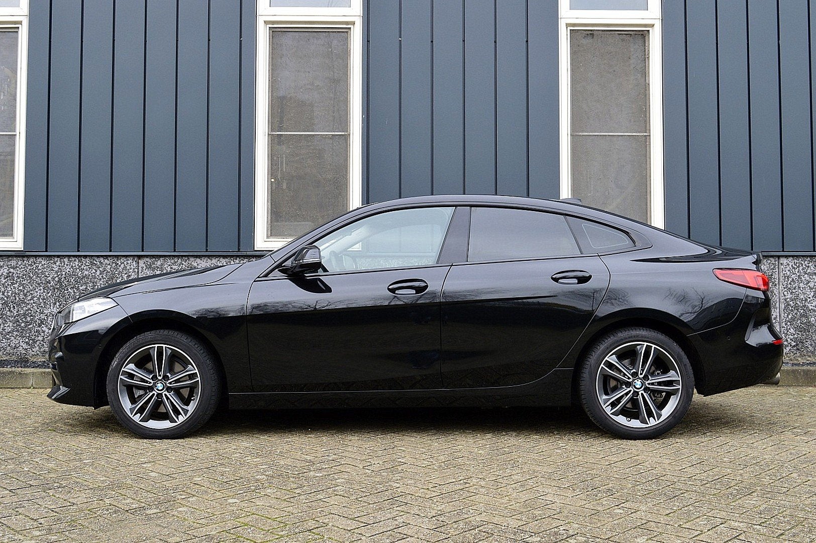 BMW 2 Serie Gran Coupé 218i Sport-line Rijklaarprijs-Garant, Auto's, BMW, 136 pk, Gebruikt, 1350 kg, Zwart