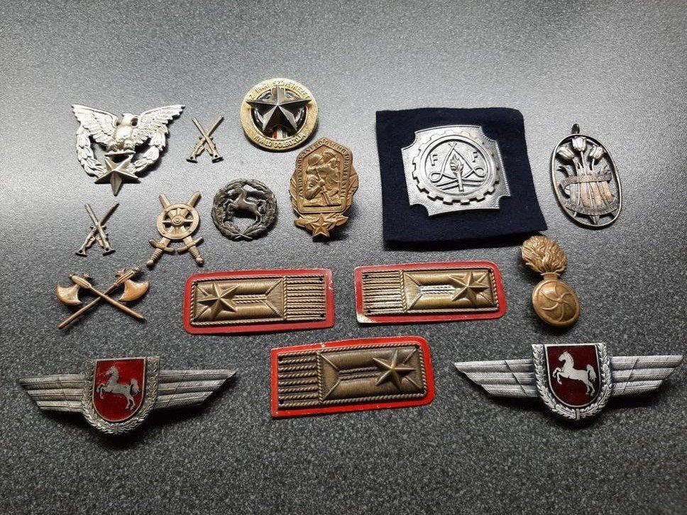 Militaria   divers  / Buitenland  - bod vanaf  12,50 euro., Ophalen of Verzenden, Landmacht, Nederland, Embleem of Badge