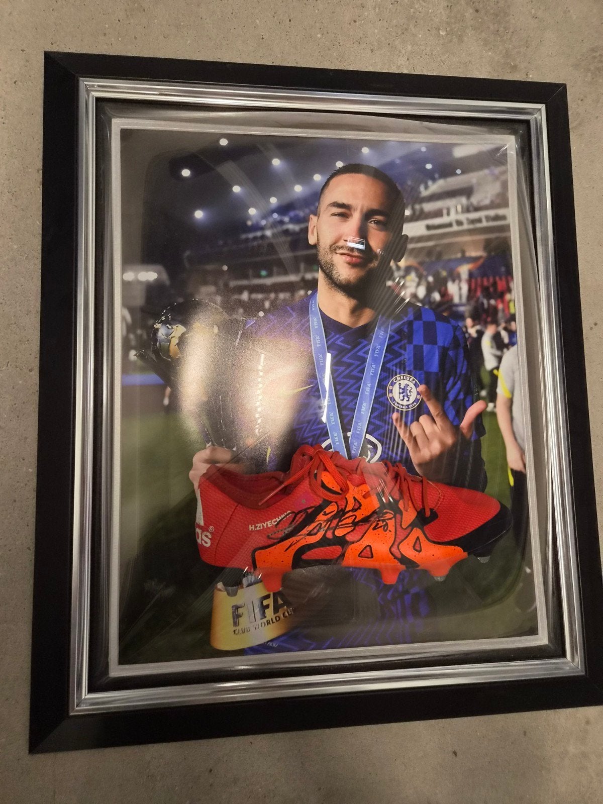 Matchworn & ingelijste voetbalschoen Hakim Ziyech, Ophalen
