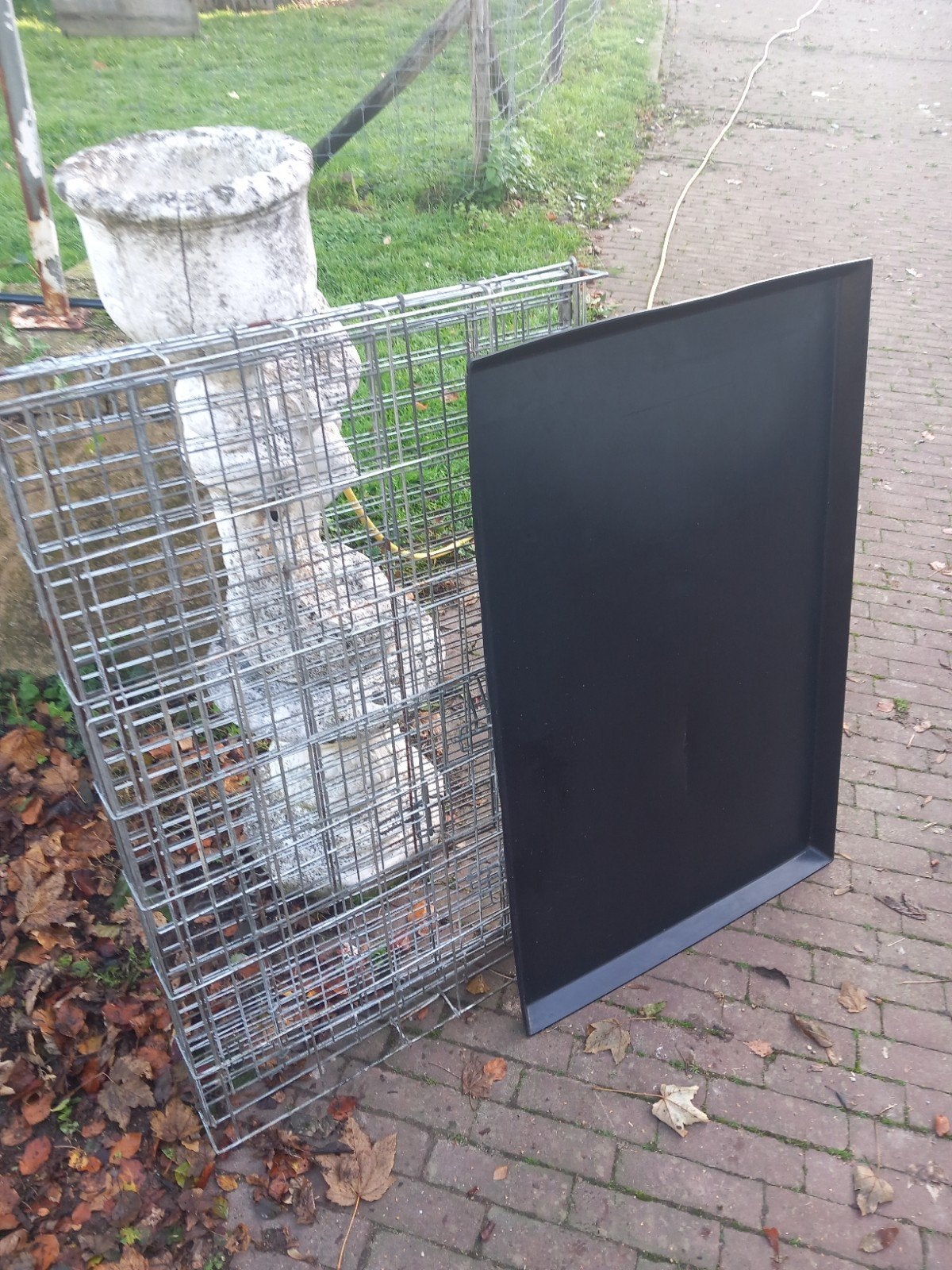 grote hondenbench  106x76x68 in bocholtz met hard plasticke, Dieren en Toebehoren, Ophalen