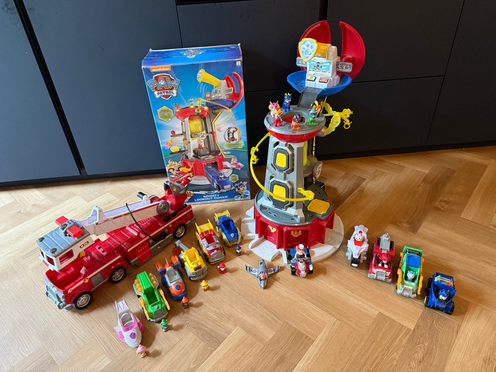 Paw Patrol Mighty Pups Uitkijktoren & Voertuigen Set + doos, Ophalen of Verzenden, Gebruikt