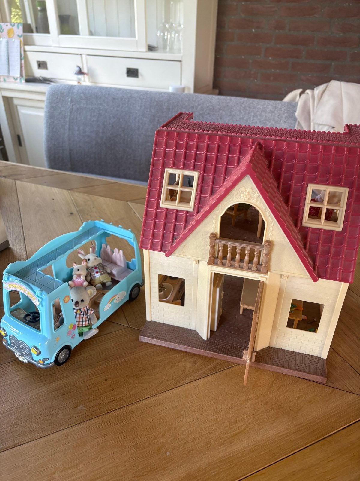Sylvanian families - Speelgoed huis en schoolbus, Kinderen en Baby's, Speelgoed | Poppenhuizen, Ophalen of Verzenden, Gebruikt