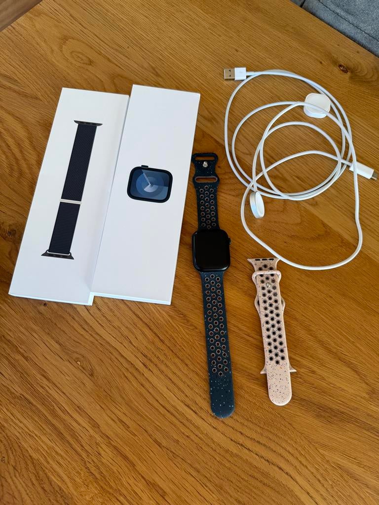 Apple Watch series 9 45mm Midnight Als nieuw, 100% batterij!, Ophalen, Zwart, IOS, Zo goed als nieuw