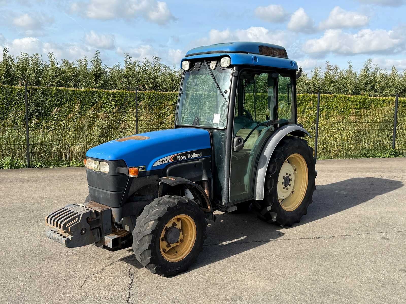 New Holland TN75V Smalspoor- en compacttractor, Gebruikt, New Holland