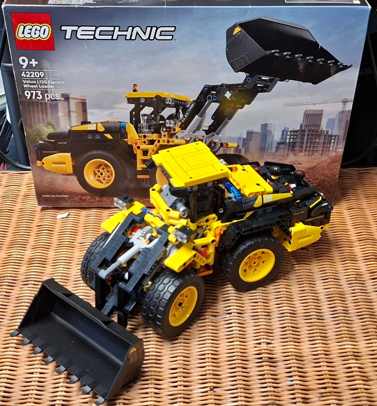 LEGO Technic 42209 Volvo L120 Elektrische Wiellader, Ophalen, Zo goed als nieuw, Overige merken