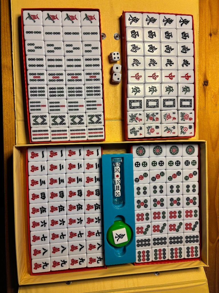 Mooi Mahjong spel compleet, Drie of vier spelers, Ophalen, Zo goed als nieuw