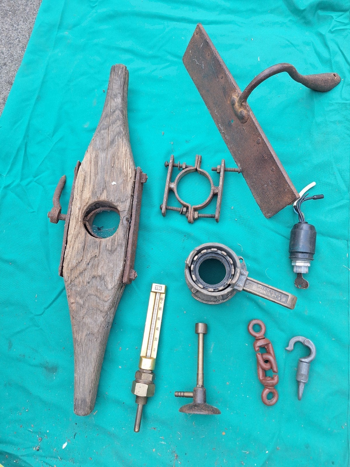 Antieke waterpomp en diverse oude gereedschappen, Ophalen of Verzenden