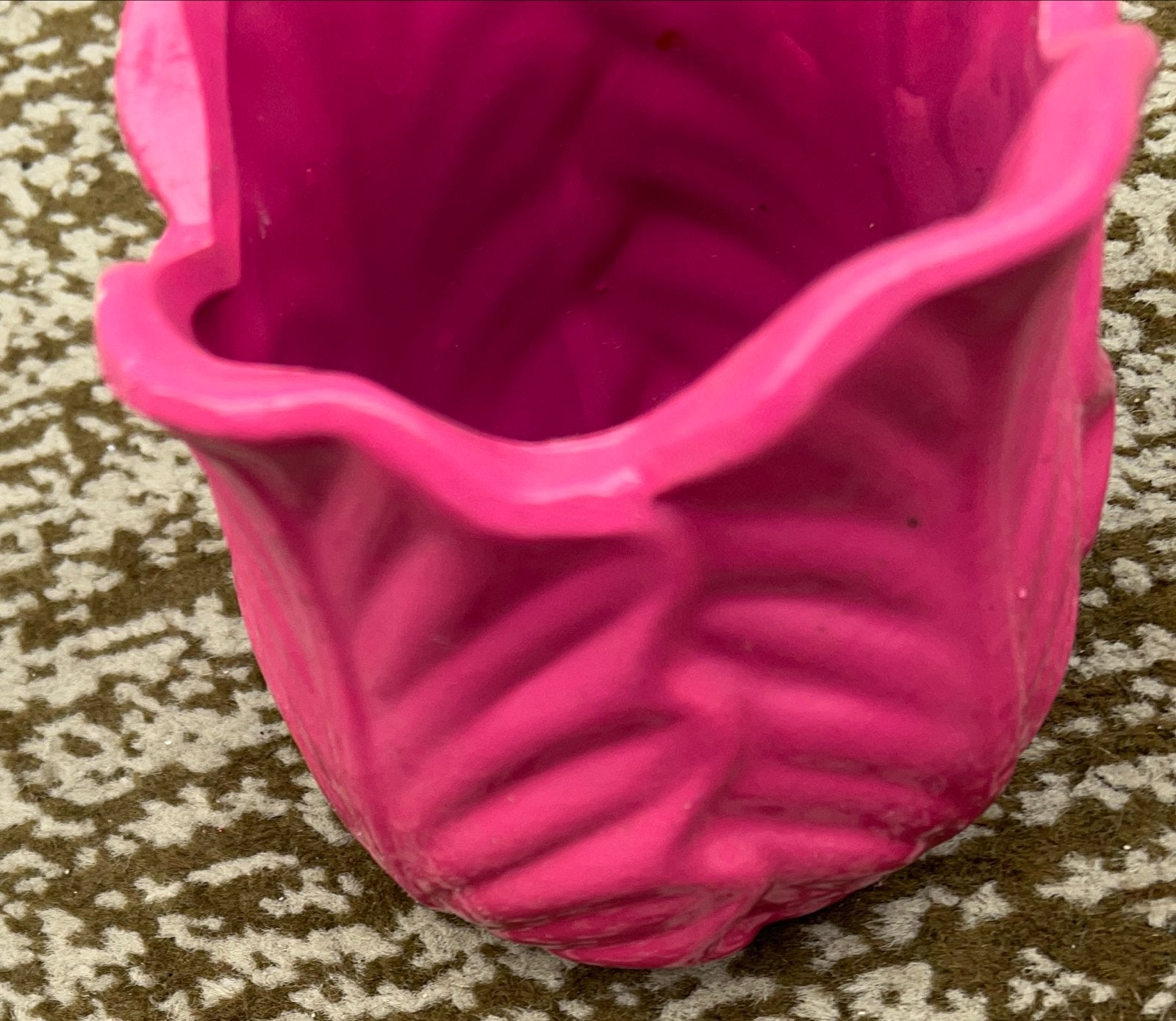 Roze vaas bloempotje met bladstructuur, Huis en Inrichting, Woonaccessoires | Vazen, Ophalen of Verzenden, Gebruikt