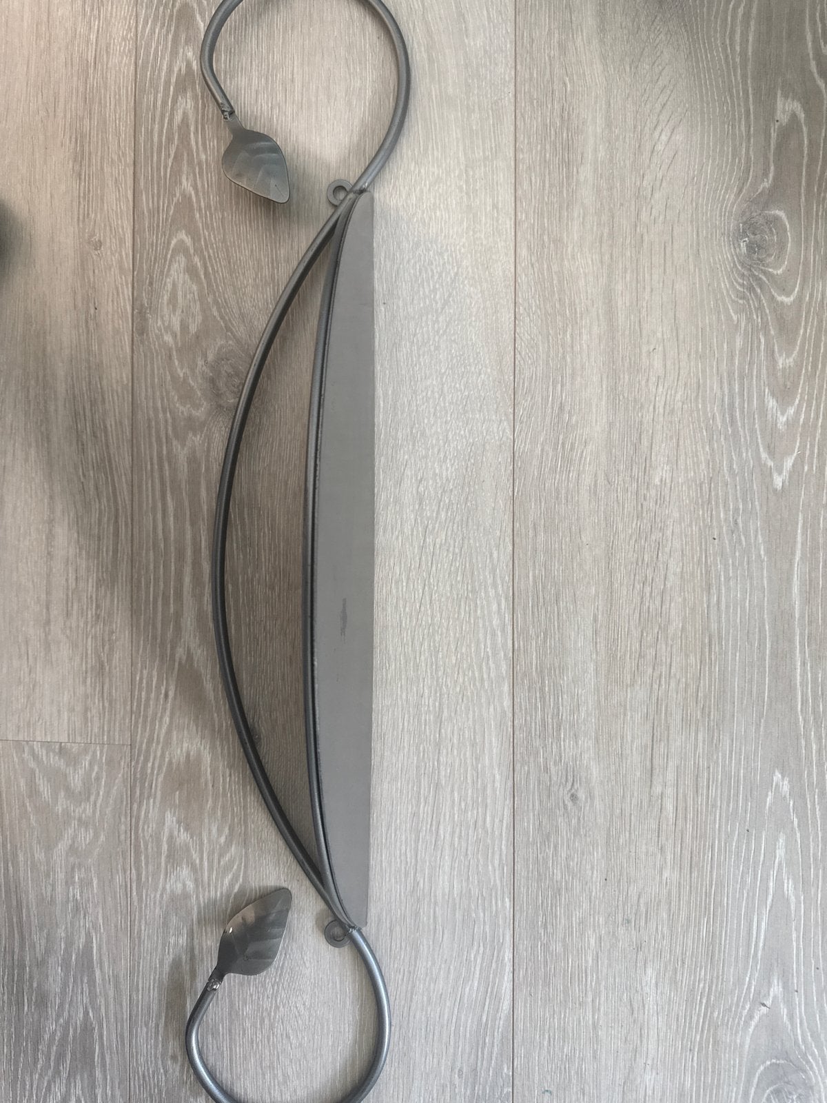 Decoratieve metalen wandhanger met bladmotief, Ophalen, Gebruikt, Landelijk, Metaal