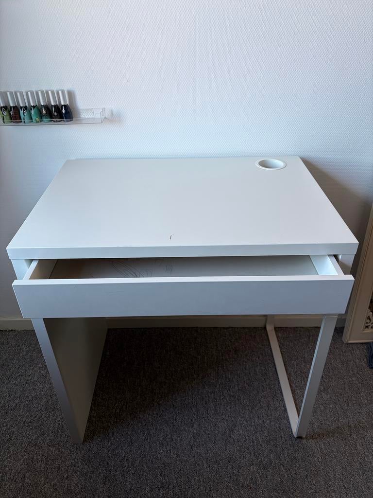 IKEA Micke Bureau Wit - Compact en Praktisch, Huis en Inrichting, Ophalen, Gebruikt, Met lades, 50 cm
