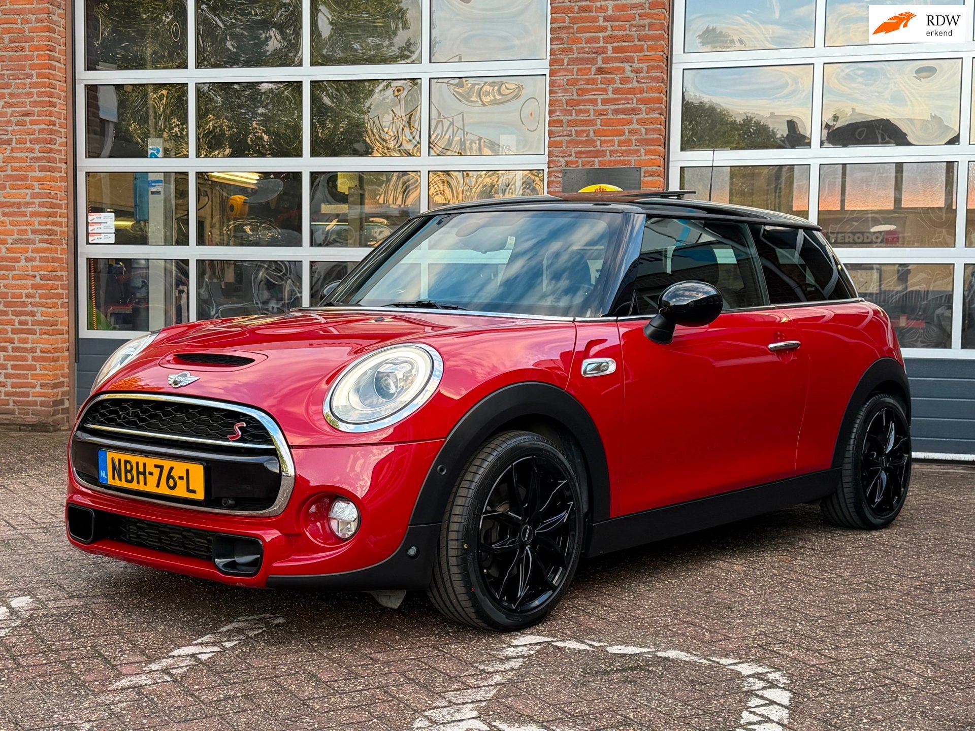 Mini 3-Deurs 2.0 Cooper S Chili Serious Business, Navi, Came, Auto's, 1998 cc, Gebruikt, 4 stoelen, Leder en Stof