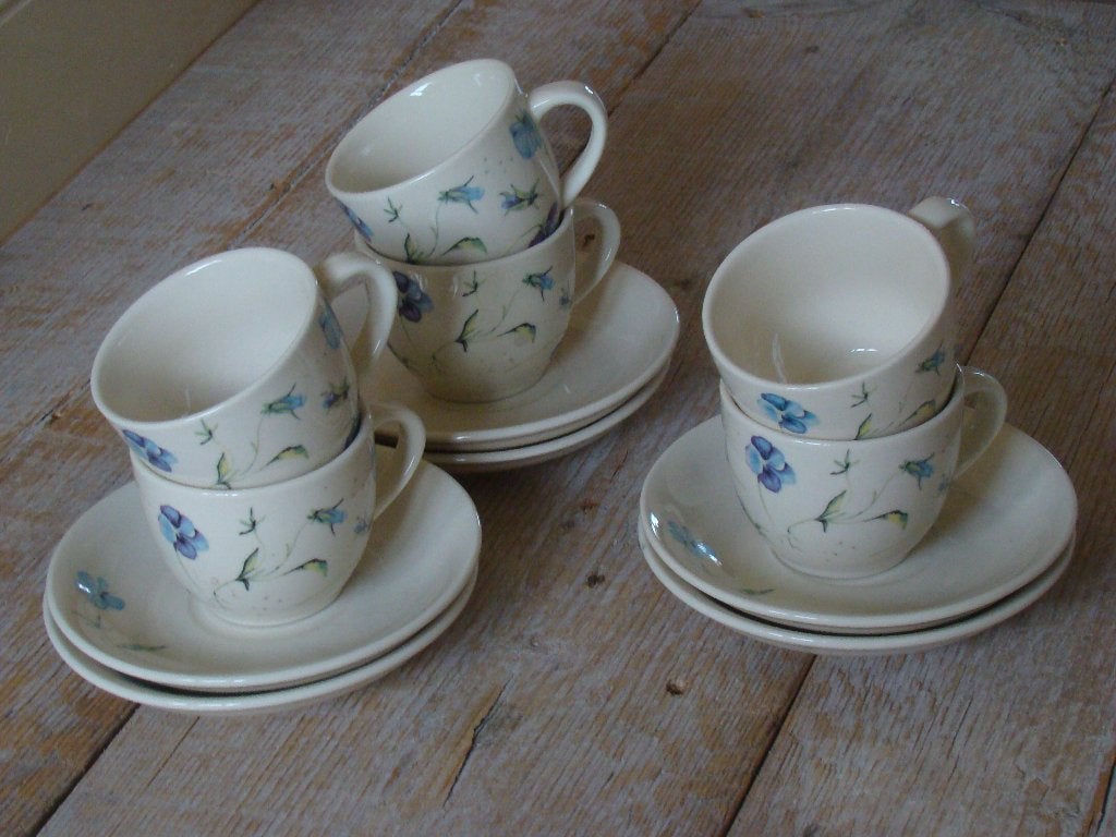 Servies, Jet (by Ter Steege), VIOLET, z.g.a.n., Ophalen of Verzenden, Zo goed als nieuw, Overige stijlen, Kop(pen) en/of Schotel(s)