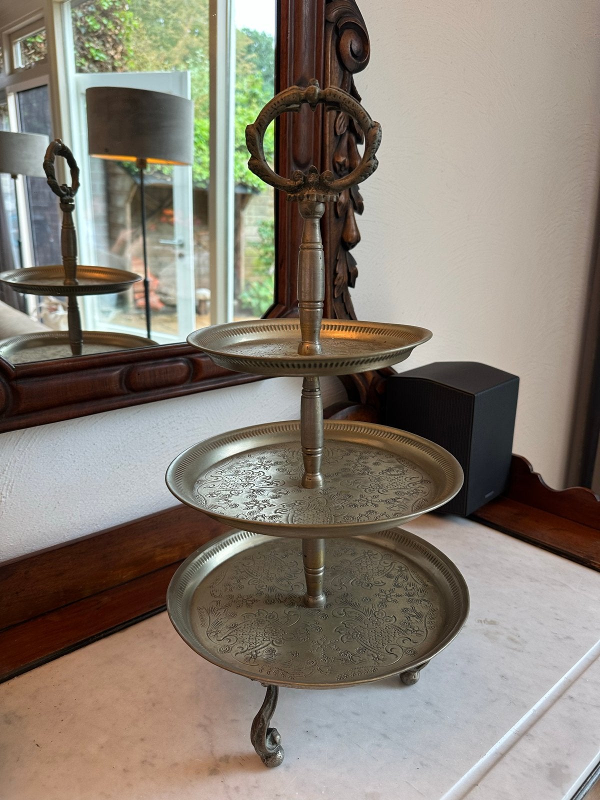 Antieke 3-laags etagère van messing met gravures, Verzenden