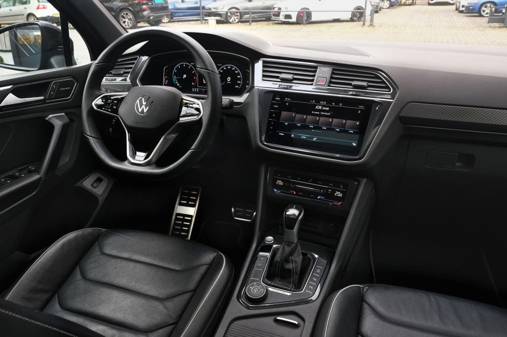 Volkswagen Tiguan 2.0 TSI R-Line 4Motion Pano, Digitaal, Led, Auto's, Volkswagen, Gebruikt, Zwart, 4 cilinders, 1984 cc