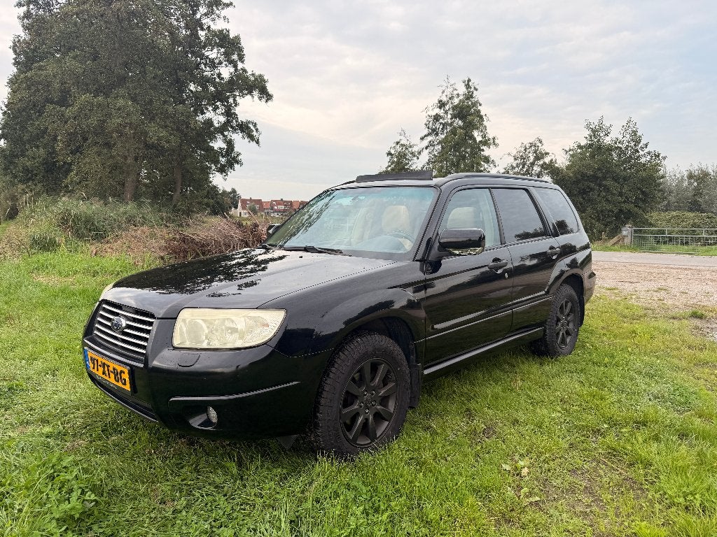Subaru Forester 2.0 X AWD Luxury | 2007 Zwart | Youngtimer, 1994 cc, Dealer onderhouden, Panoramadak, Beige
