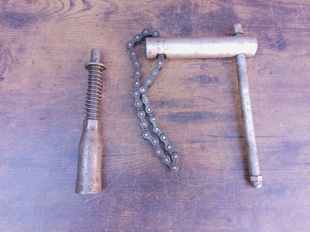 Oude Bougiesleutel en oliefilter ketting, Auto diversen, Gebruikt, -, Verzenden, -