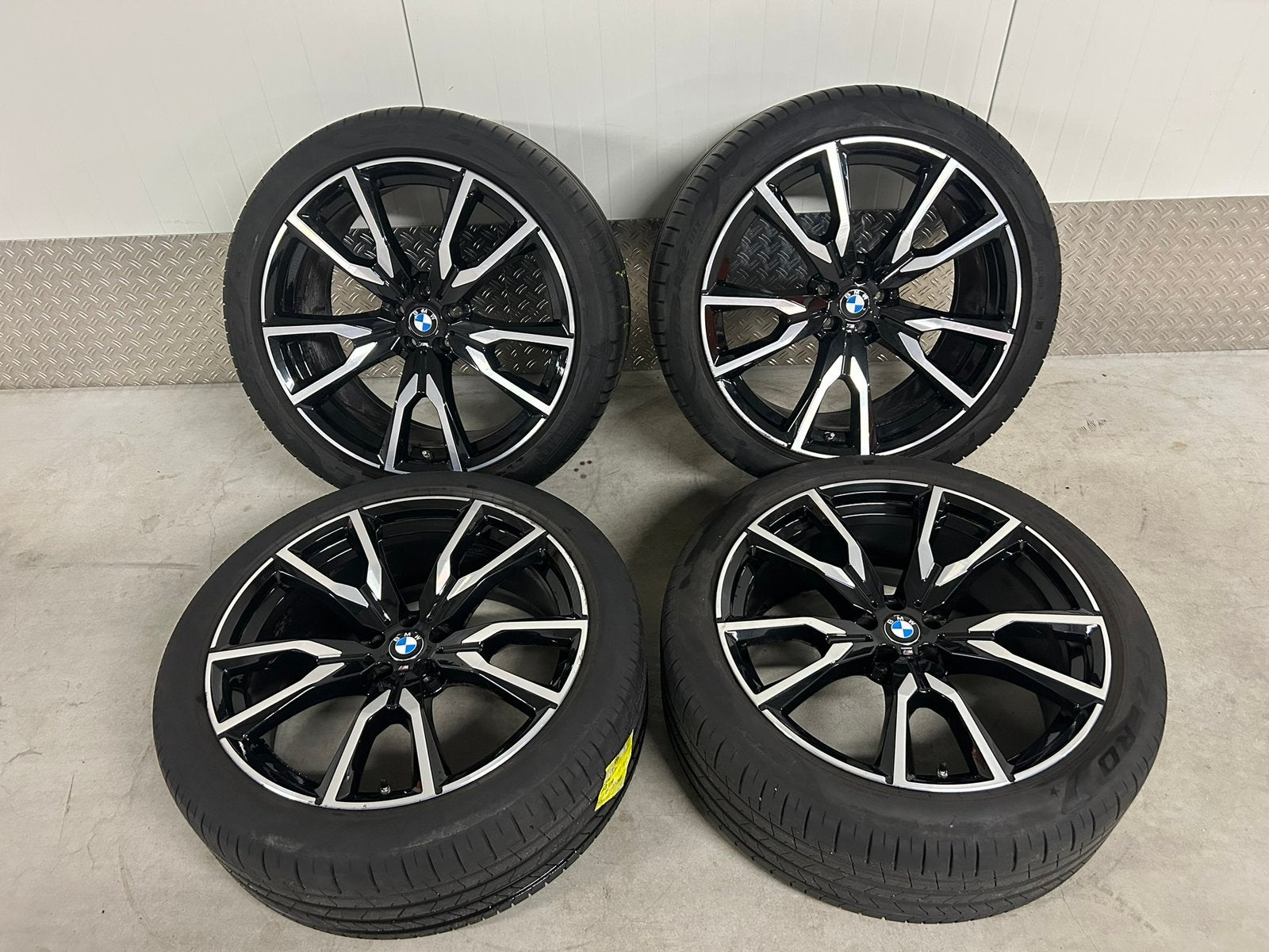Originele BMW X7 G07 22 inch 755M Pirelli P-zero + TPMS, Auto-onderdelen, Ophalen, Gebruikt, Banden en Velgen, Overige maten