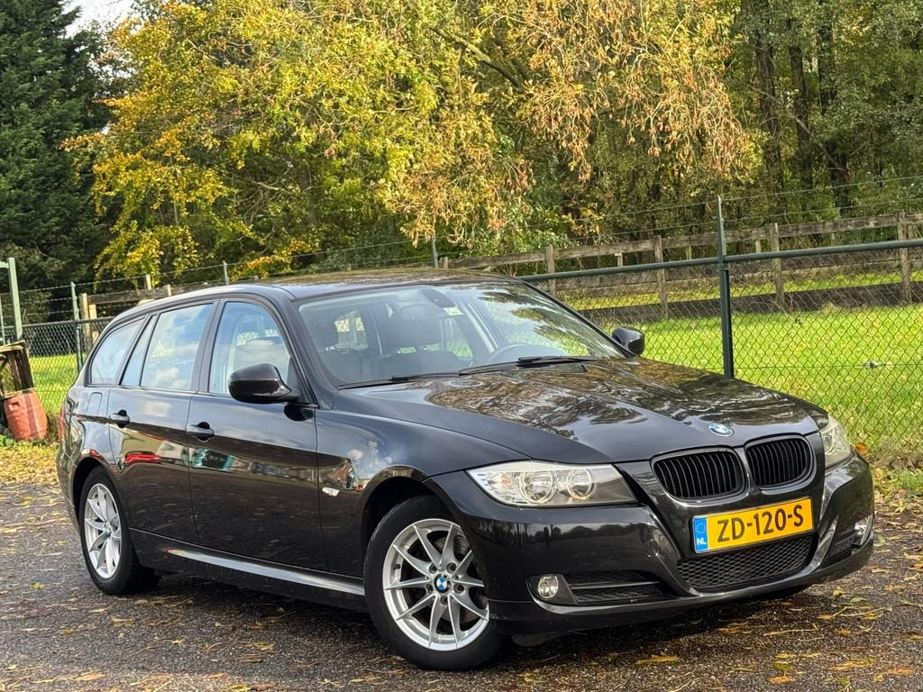 BMW 3-serie Touring 318i Business Line /Airco/Station/, Euro 5, Achterwielaandrijving, Zwart, Handgeschakeld