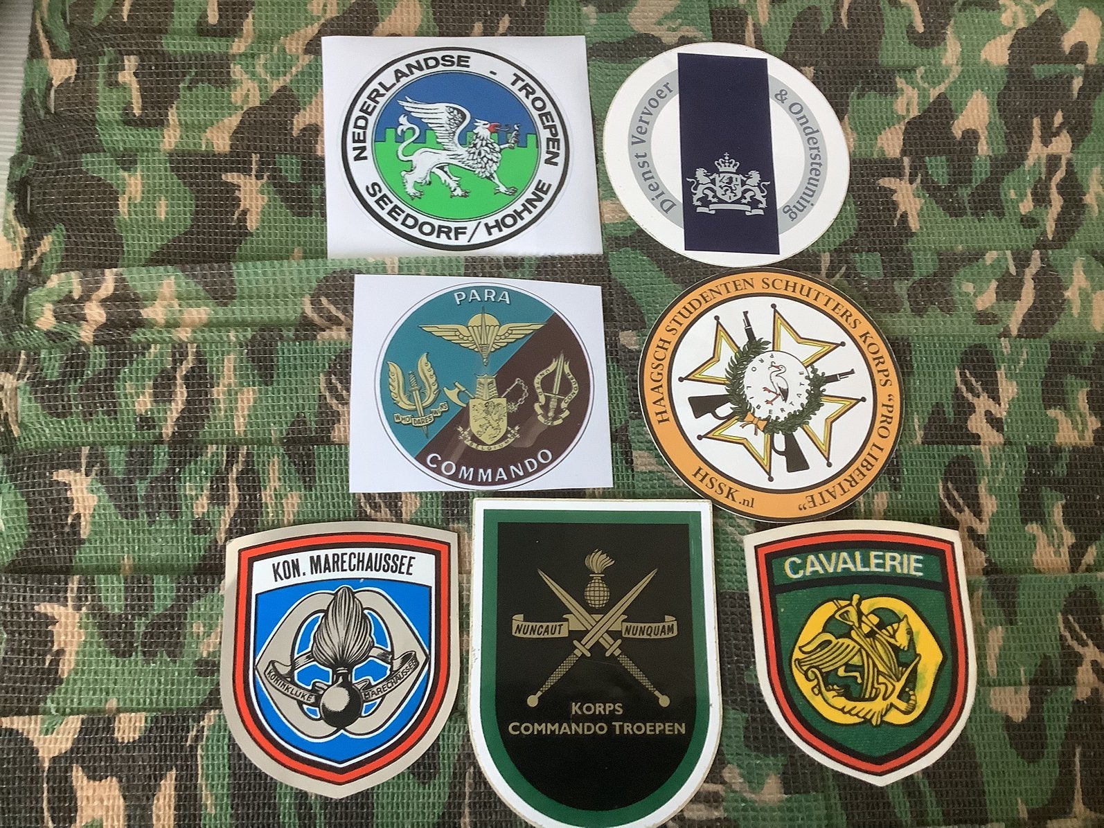 Diverse stickers perstuk BIEDEN, Ophalen of Verzenden, Landmacht, Nederland, Embleem of Badge