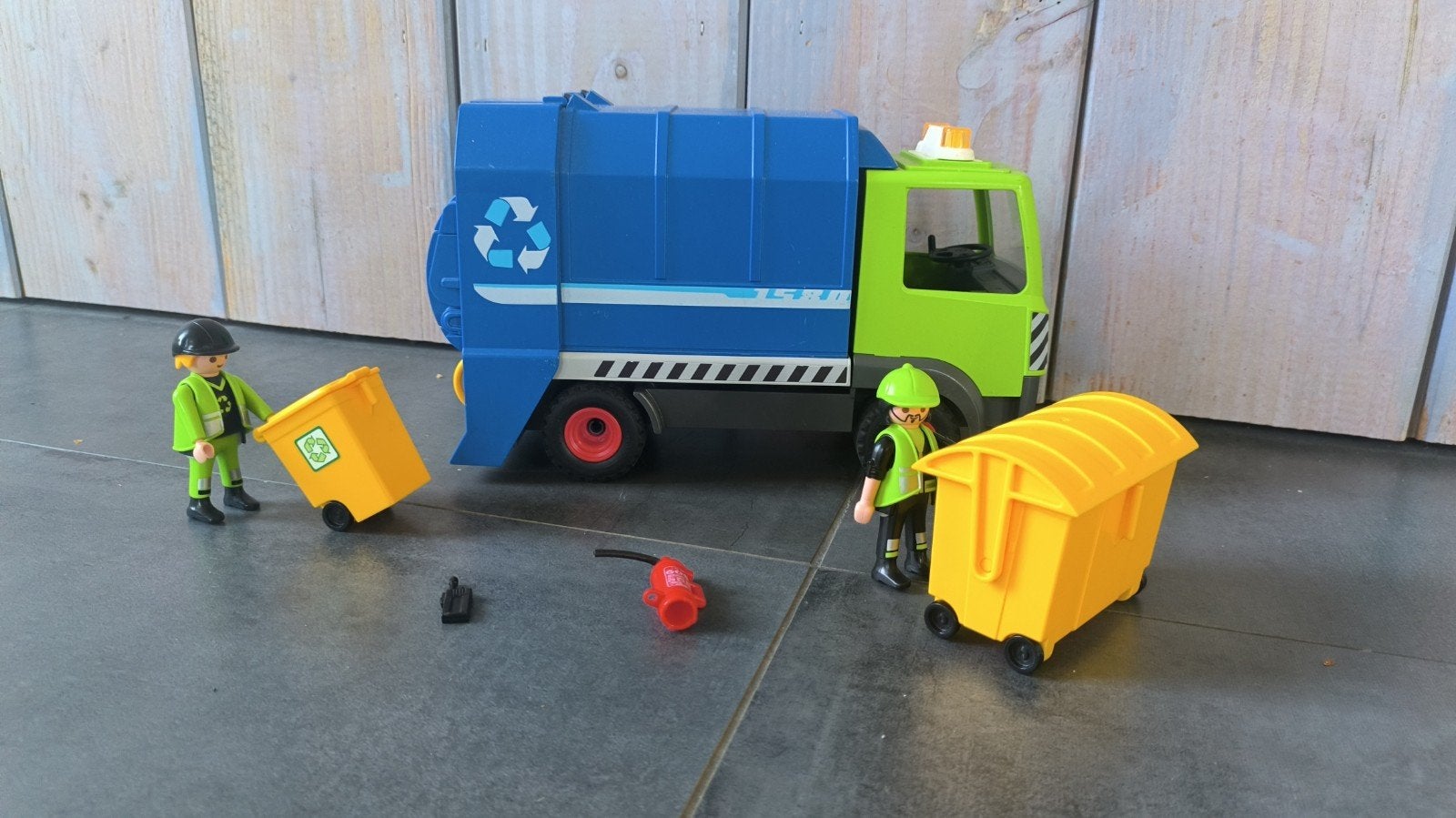 Playmobil vuilniswagen met poppetjes en afvalbakken, Ophalen of Verzenden, Gebruikt, Complete set