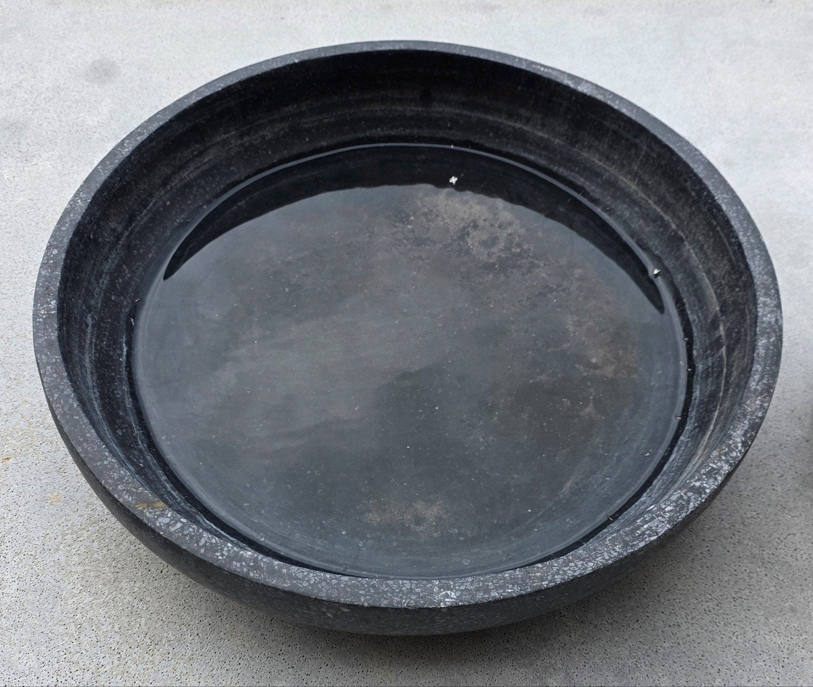 Grote zware vogelwaterschaal, Ophalen, Beton, Waterornament