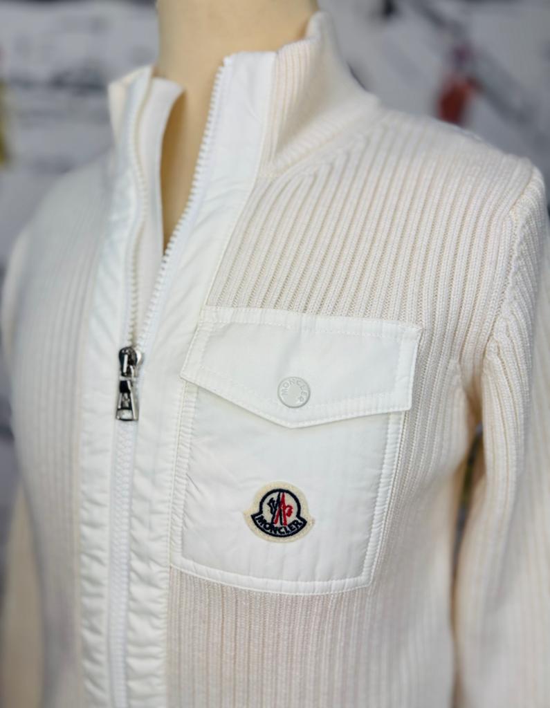Moncler scheerwol logo pocket vest maat 8 NIEUW (395 euro), Kinderen en Baby's, Kinderkleding | Maat 128, Moncler EU, Verzenden