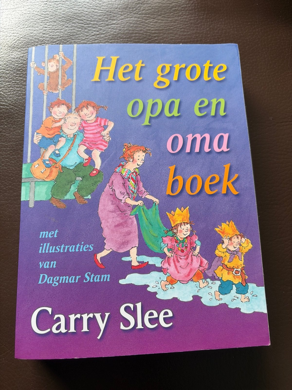Het grote opa en oma boek - Carry Slee, Boeken, Ophalen of Verzenden, Nieuw, Fictie algemeen
