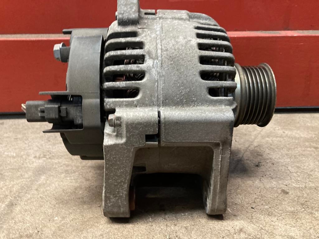 Dynamo Dacia Duster 1.6 BJ 2012 OE nummer 8200667607, Ophalen of Verzenden, Gebruikt, Renault