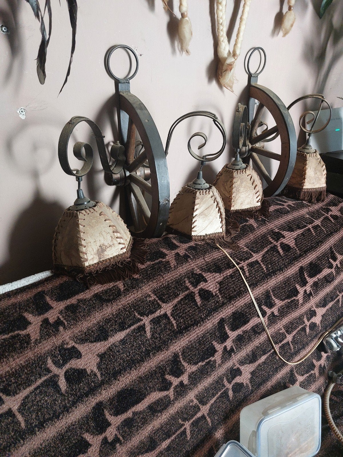 Unieke lamp met echte huiden en wielen design, Ophalen