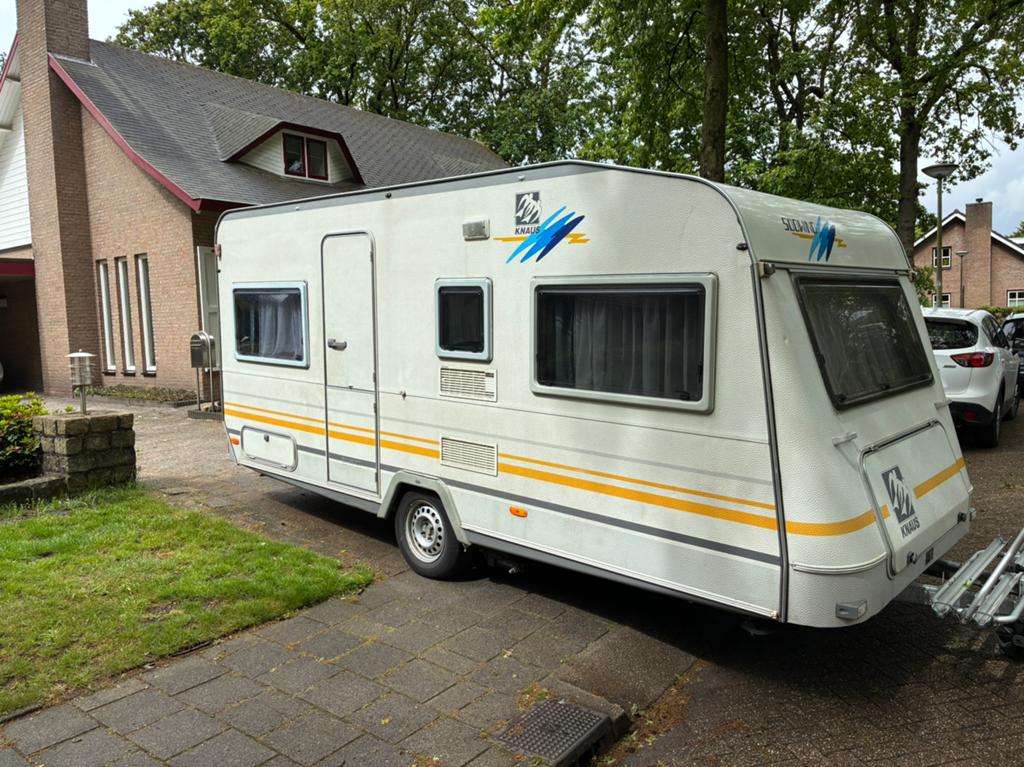 Knaus Südwind 450 TU, Caravans en Kamperen, Caravans, Particulier, tot en met 4, 750 - 1000 kg, Rondzit, Knaus, Dwarsbed, 5 tot 6 meter