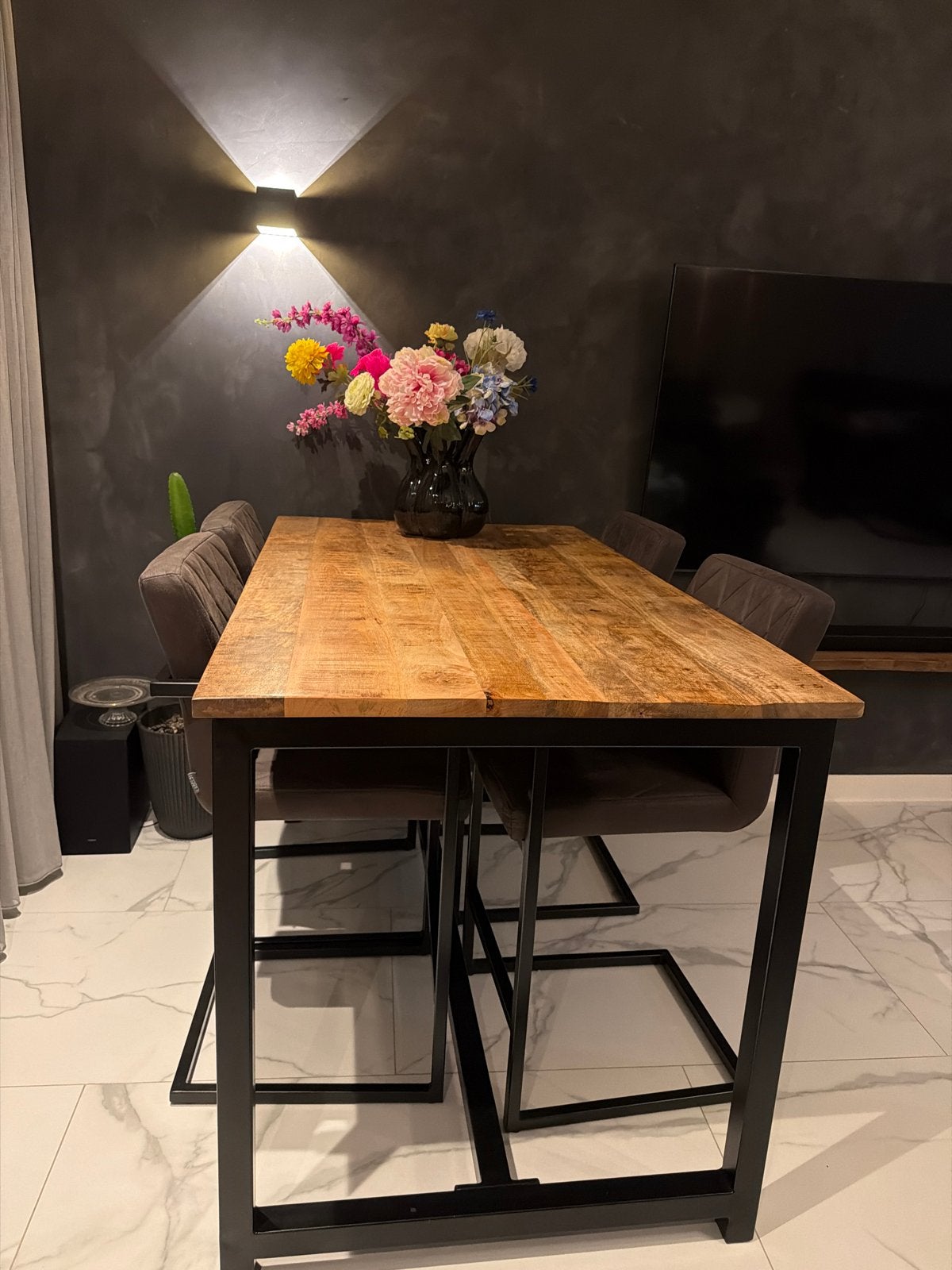 Robuuste bartafel met metalen onderstel, Huis en Inrichting, Tafels | Eettafels, 100 tot 150 cm, Zo goed als nieuw, Vier personen