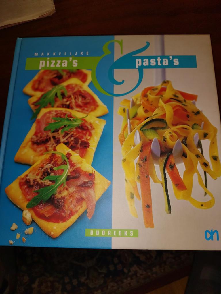 Makkelijke pizza's & pasta's kookboek, Boeken, Kookboeken, Gelezen, Hoofdgerechten, Italië, Ophalen of Verzenden