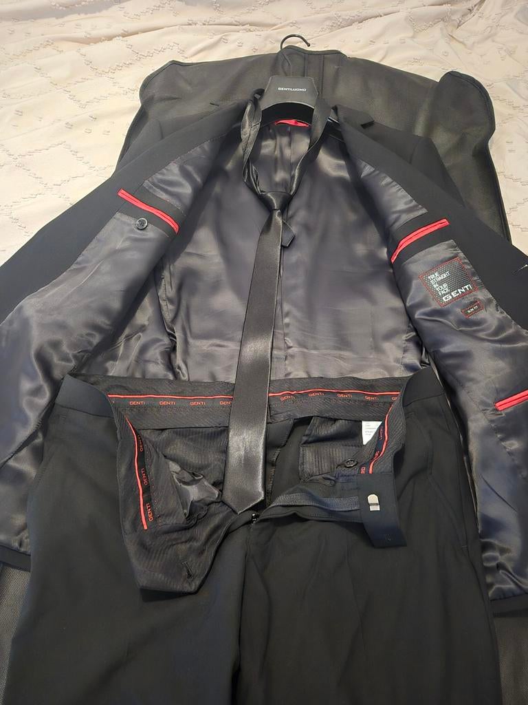 ZGAN zwart pak + stropdas+ schoenen 42 + gratis wit overhemd, Kleding | Heren, Ophalen of Verzenden, Zo goed als nieuw, Maat 48/50 (M)