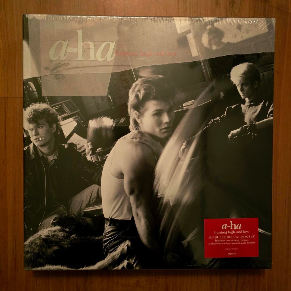 A-ha - Hunting High and Low - Super de luxe Box 6 LP - MINT, Cd's en Dvd's, Vinyl | Pop, Verzenden, Nieuw in verpakking, 12 inch