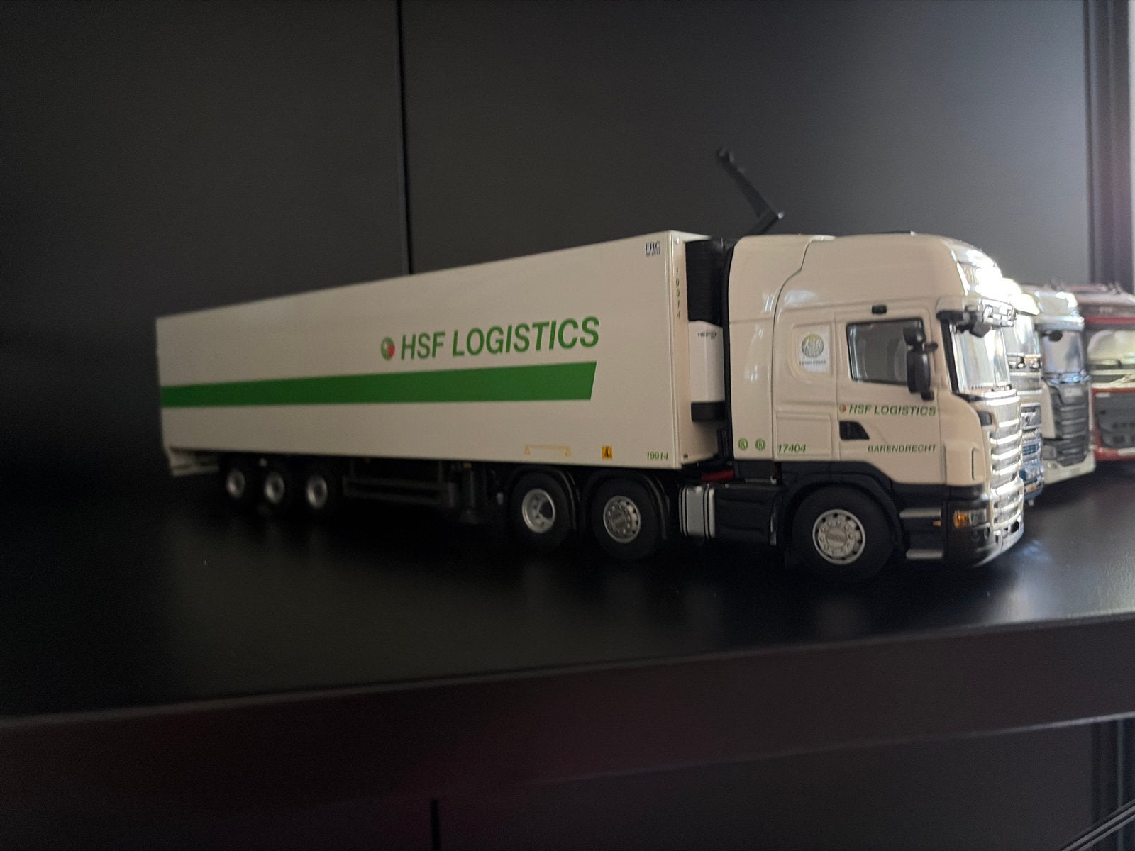 Nieuwe WSI HSF Logistics vrachtwagen met originele doos, Overige merken, 1:32 tot 1:50, Nieuw, Ophalen of Verzenden