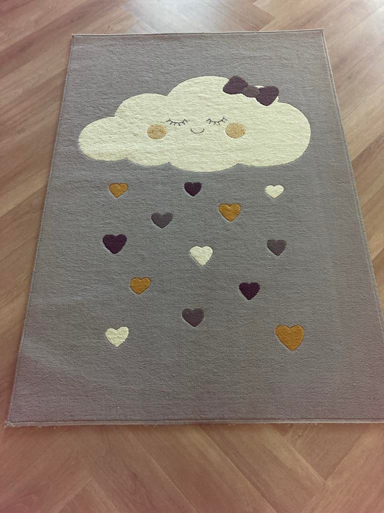 Schattig kindertapijt met wolk en hartjes, 100 tot 150 cm, Zo goed als nieuw, Grijs, Rechthoekig