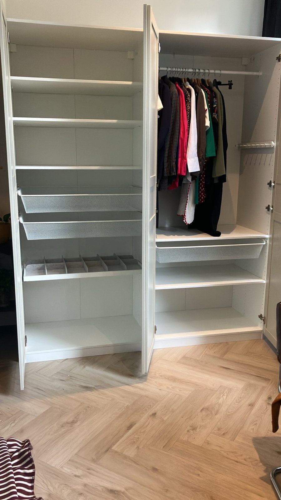 Ruime IKEA Pax kast met gouden handgrepen en accessoires, Ophalen, Gebruikt, 200 cm of meer, 150 tot 200 cm