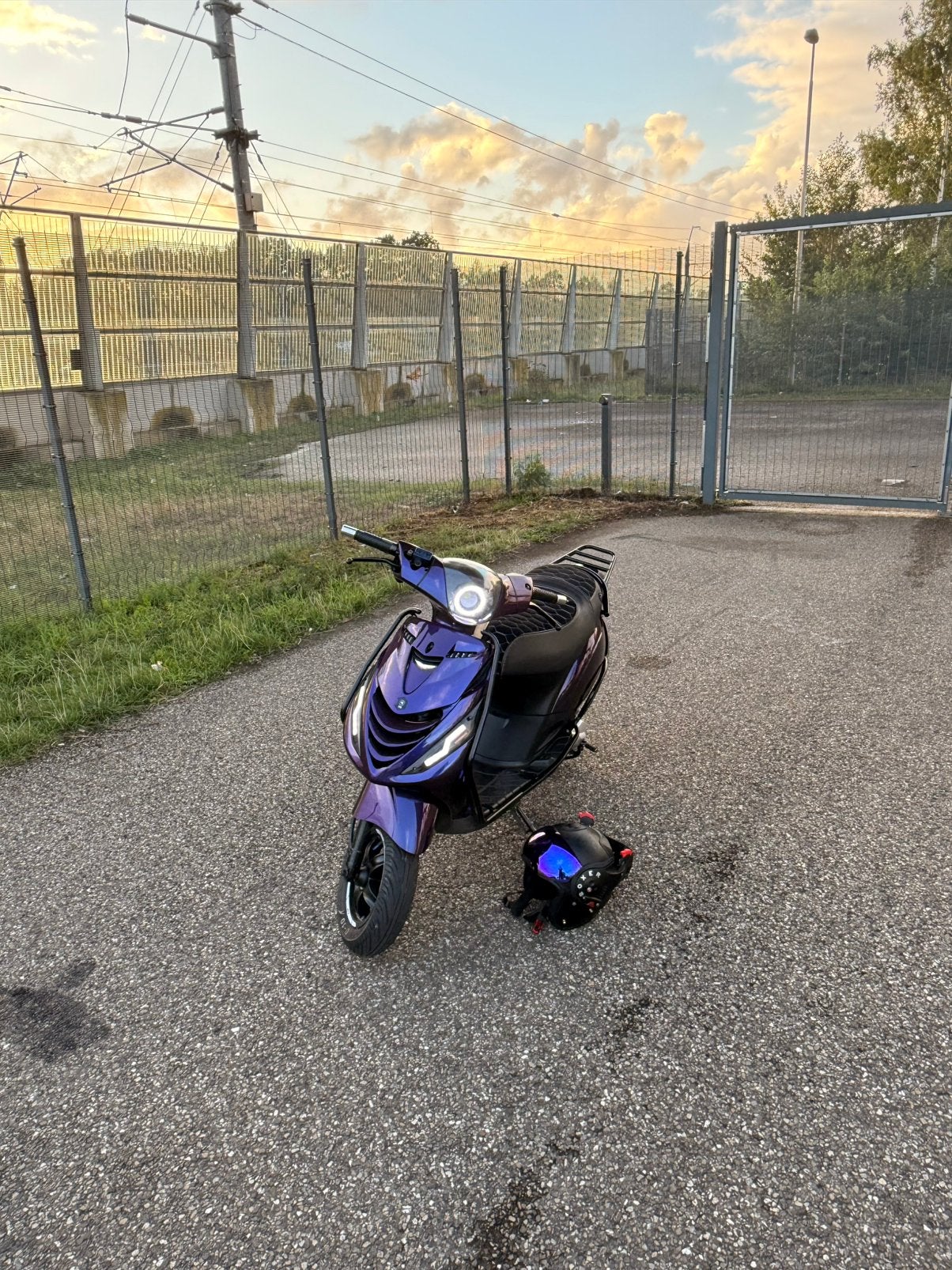 Piaggio zip 70cc, Fietsen en Brommers, Tweetakt, Maximaal 45 km/u, Ophalen of Verzenden, Zo goed als nieuw