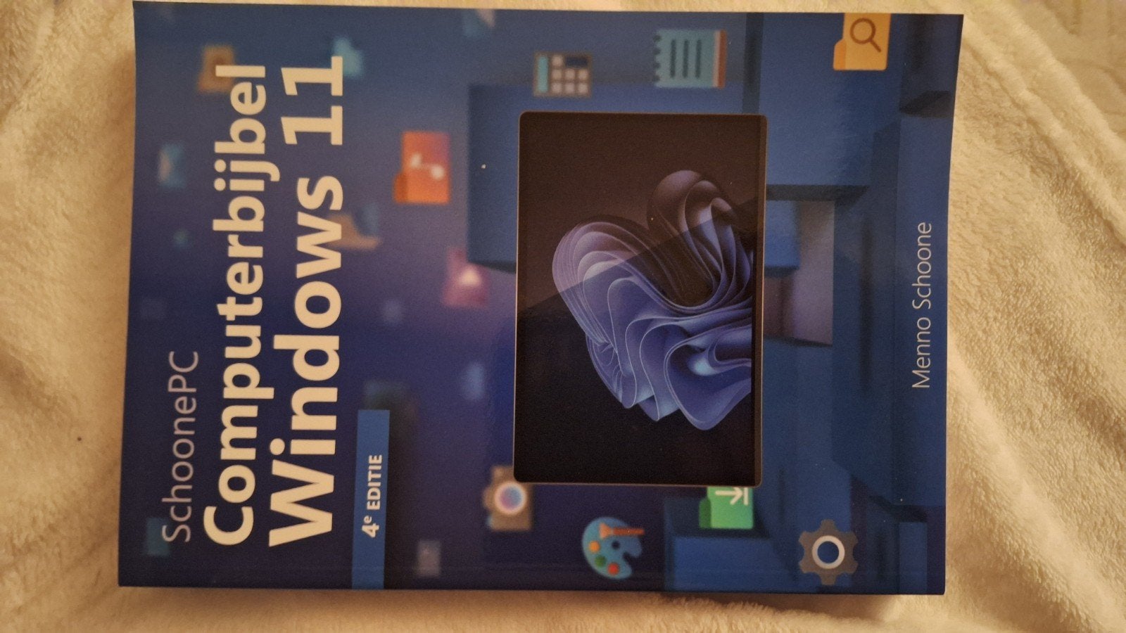 Menno Schoone - Computerbijbel voor Windows 11 (4e editie), Ophalen of Verzenden, Zo goed als nieuw, Menno Schoone