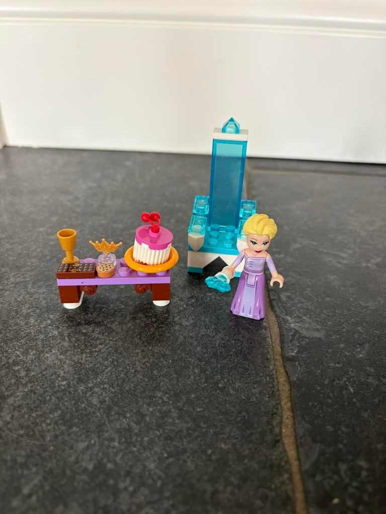 LEGO Disney Frozen Elsa met troon en feesttafel, Ophalen of Verzenden, Gebruikt, Overige merken