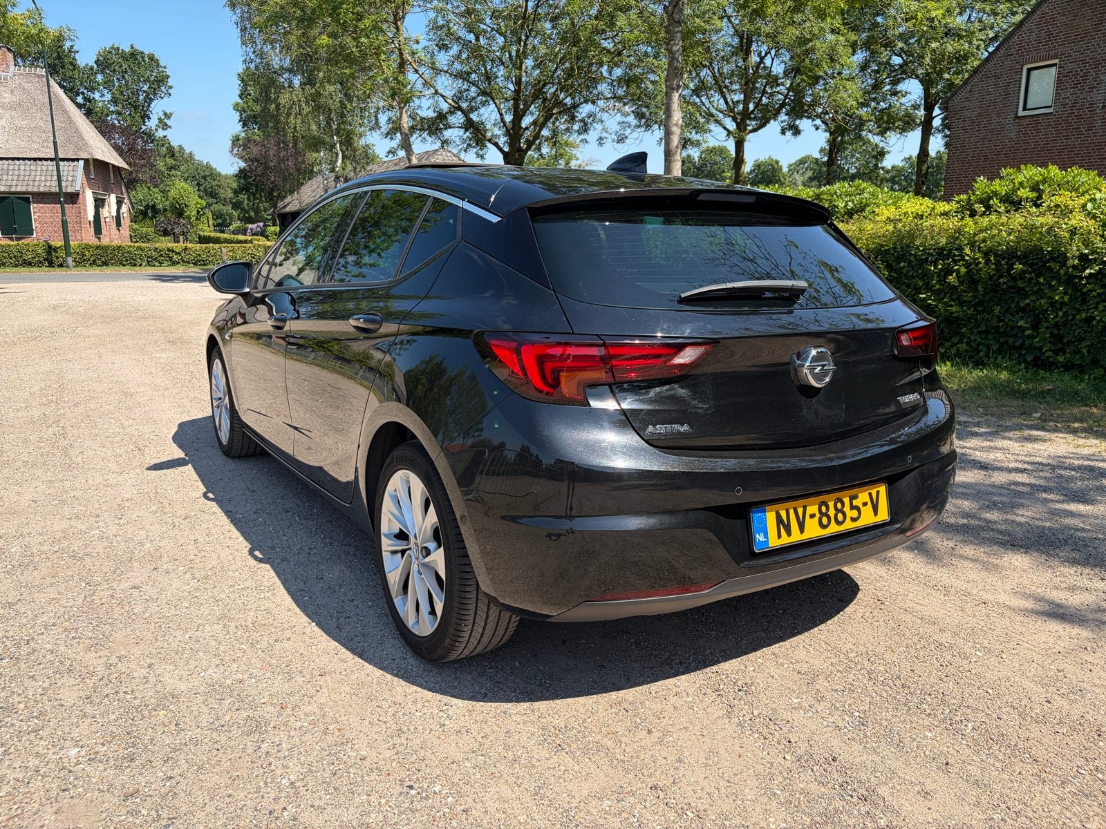 Opel Astra 1.4 Turbo Innovation, Zwart, 4 cilinders, Lichtsensor, 620 kg