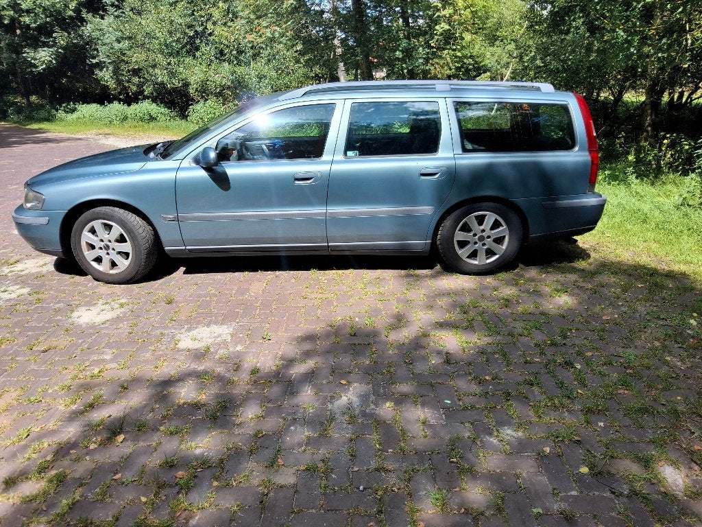 Volvo V70 2.4 170PK AUT 2000 Groen, Auto's, USB, Stof, 1800 kg, Zwart