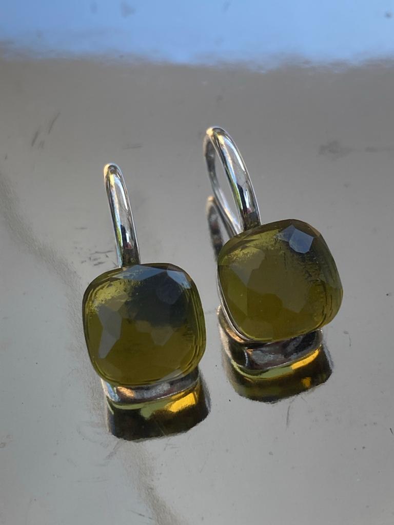 Pomellato stijl zilverkleurige oorbellen olijfgroene steen, Overige materialen, Hangers, Verzenden, Nieuw
