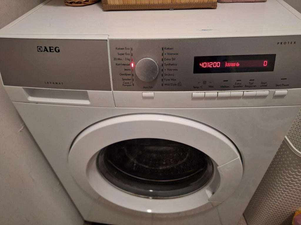 AEG lavamat wasmachine, Gebruikt, Ophalen of Verzenden, 85 tot 90 cm, 1200 tot 1600 toeren